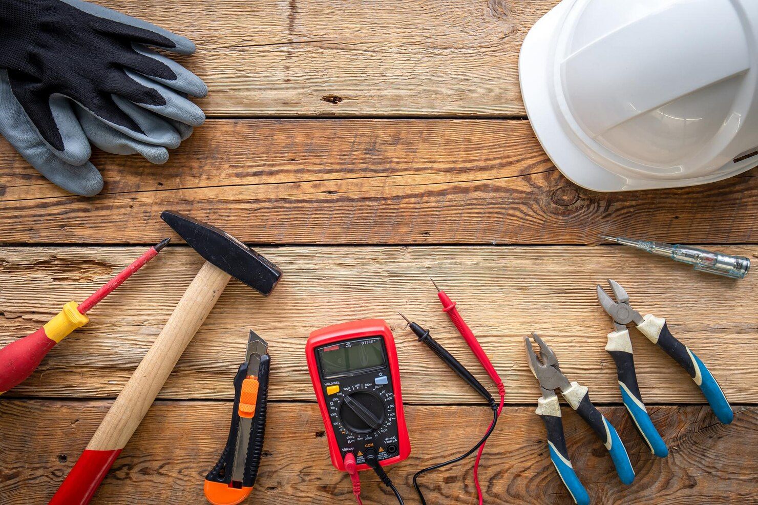 Electric Power Tools Guide: Types, Safety Practices, and Modern Workshop Applications