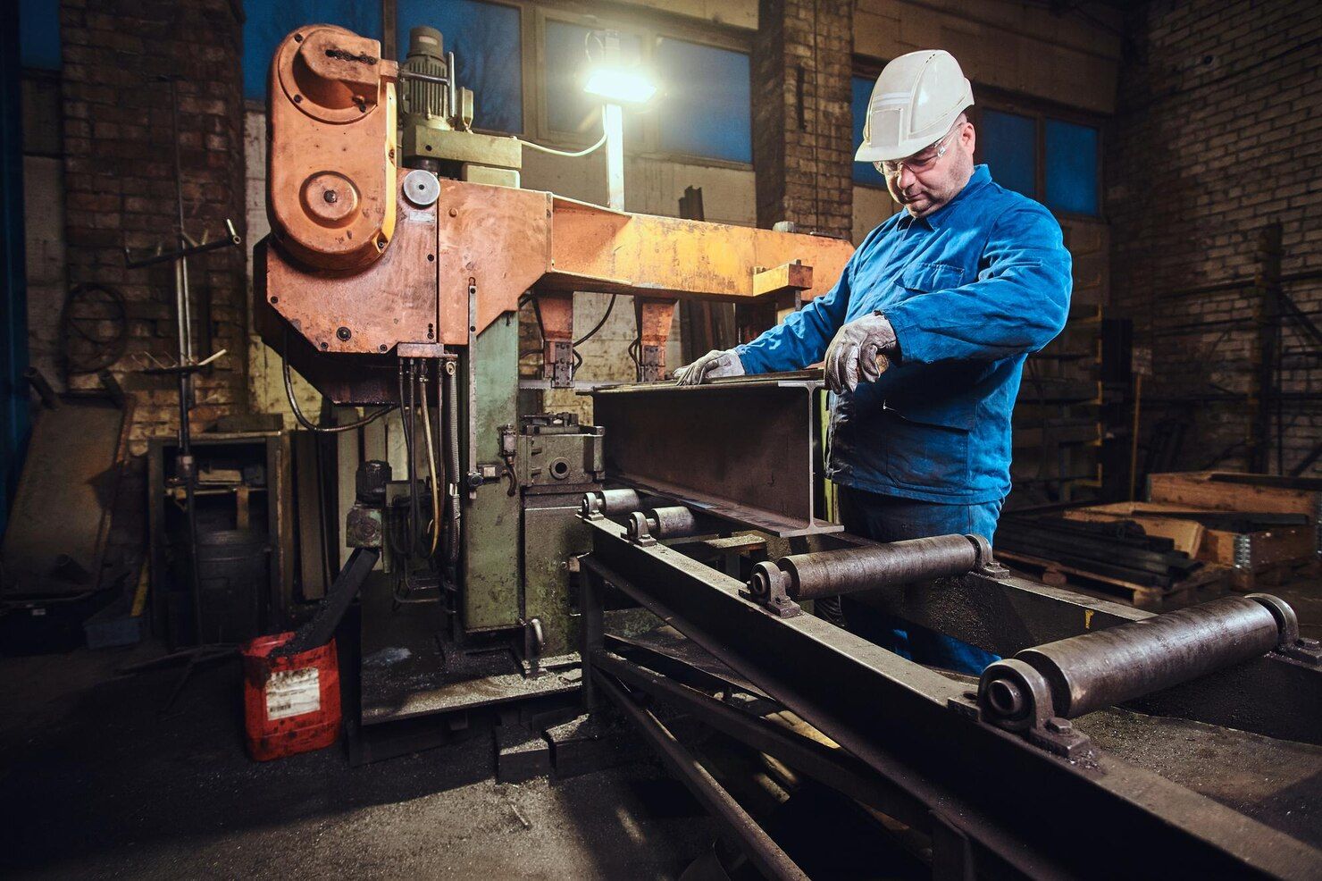 Metal Shearing Machines Guide to Types and Working Principles