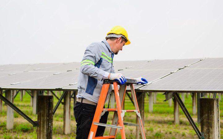 Solar Farm Maintenance Services Guide for Long-Term Energy Performance